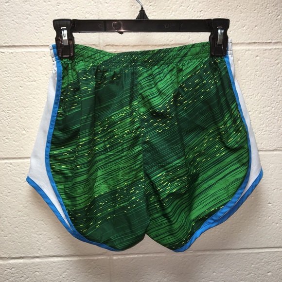 Nike Tempo Shorts - Picture 2 of 3